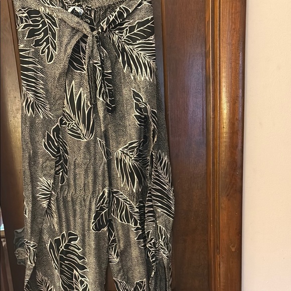 blue island Pants - Blue Island Black and White Leaf Print Beach Pants